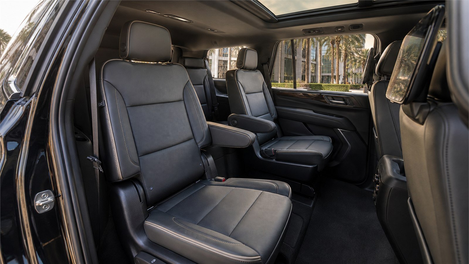 Chevrolet Tahoe — interior 2