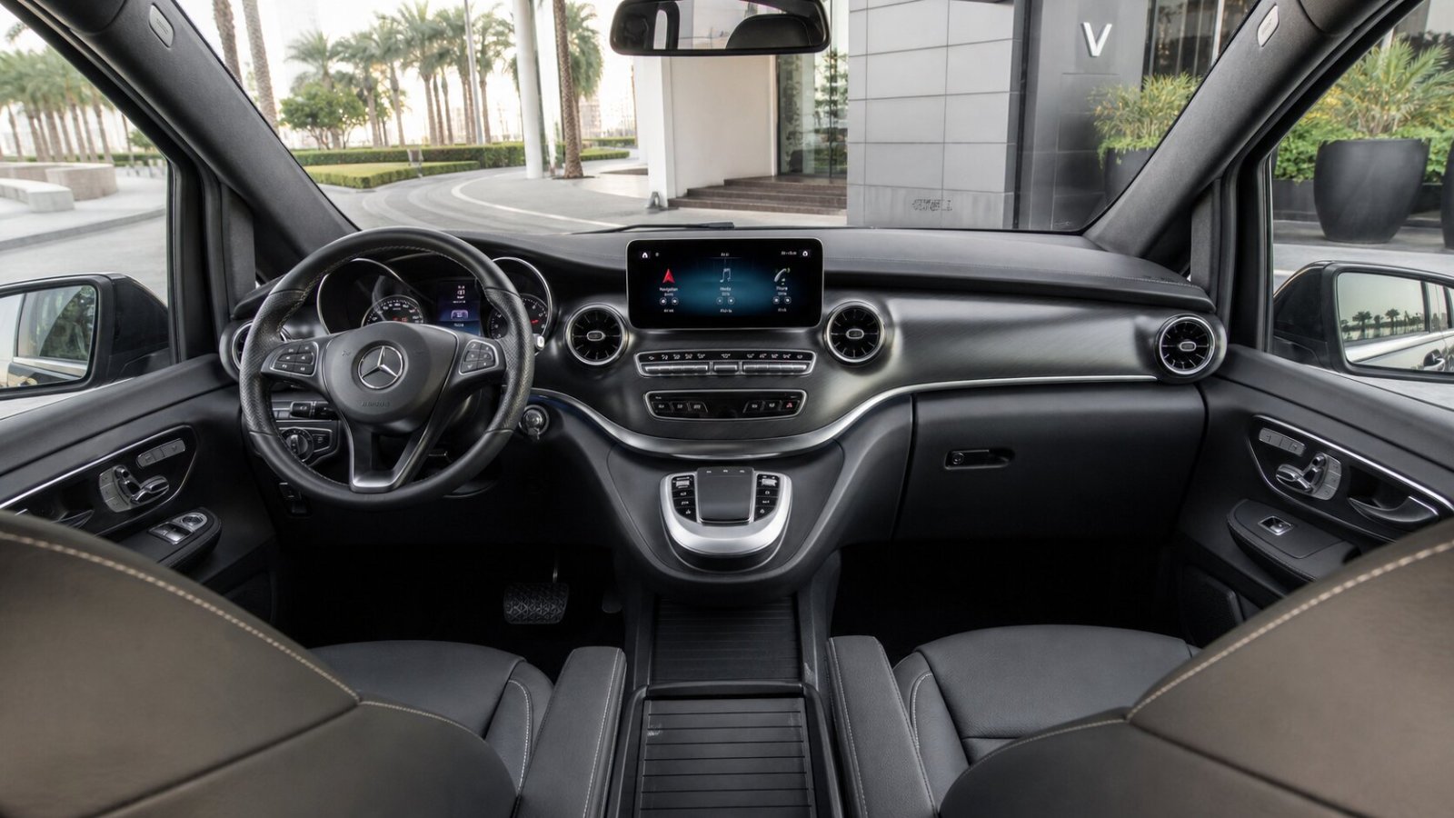Mercedes V-Class 300 — interior 1