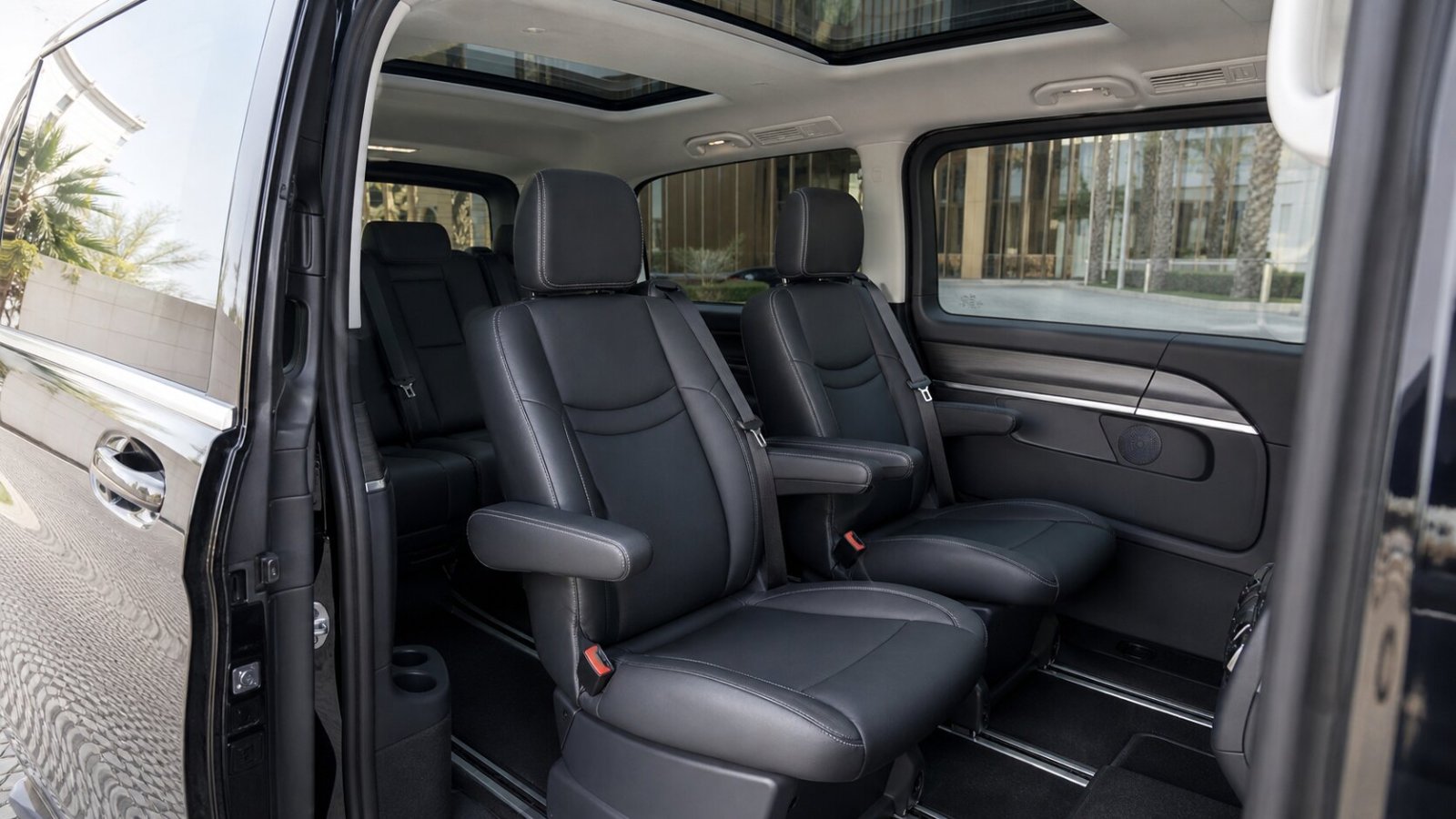 Mercedes V-Class 300 — interior 2
