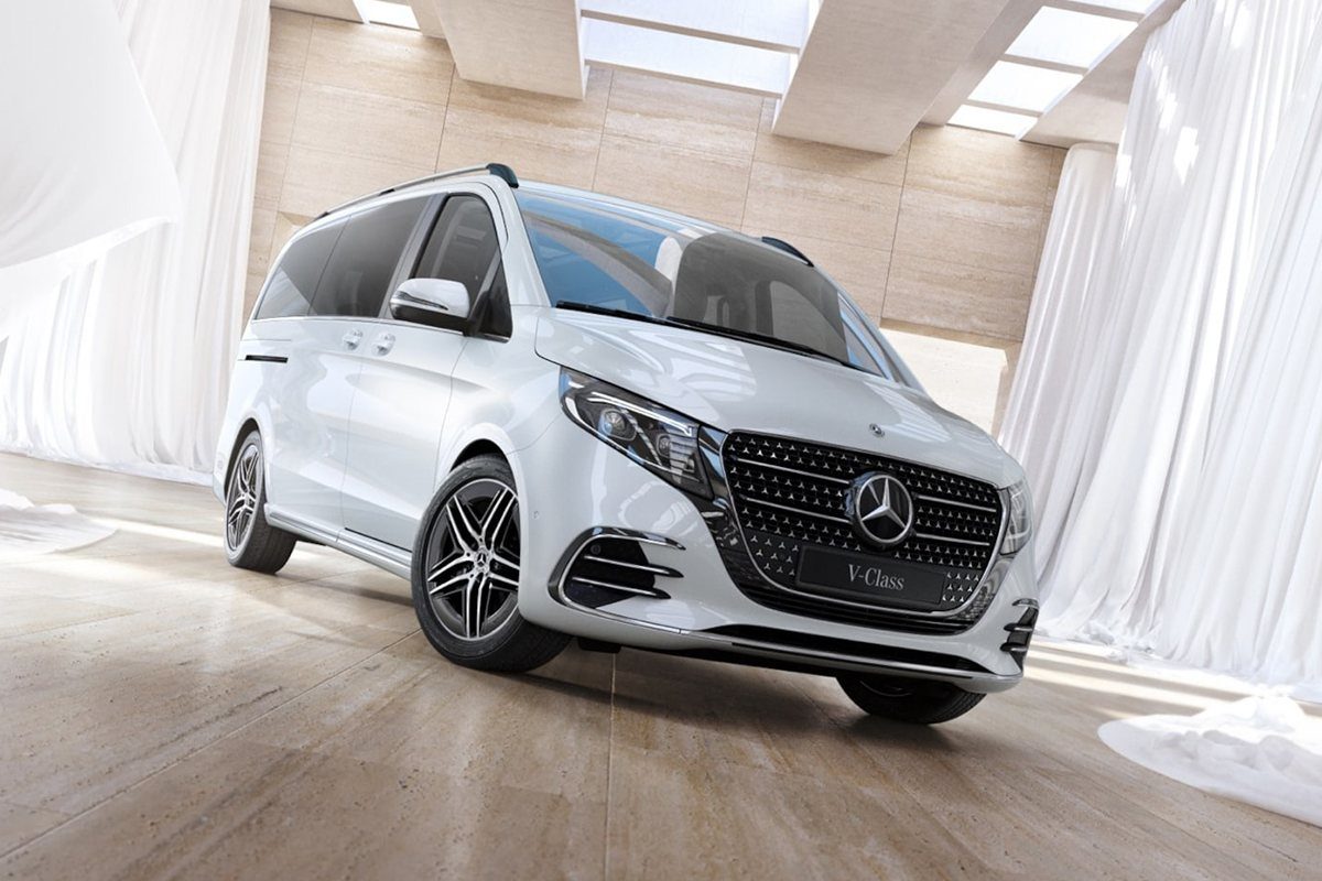 Elite Rose Limo chauffeur vehicle in Dubai